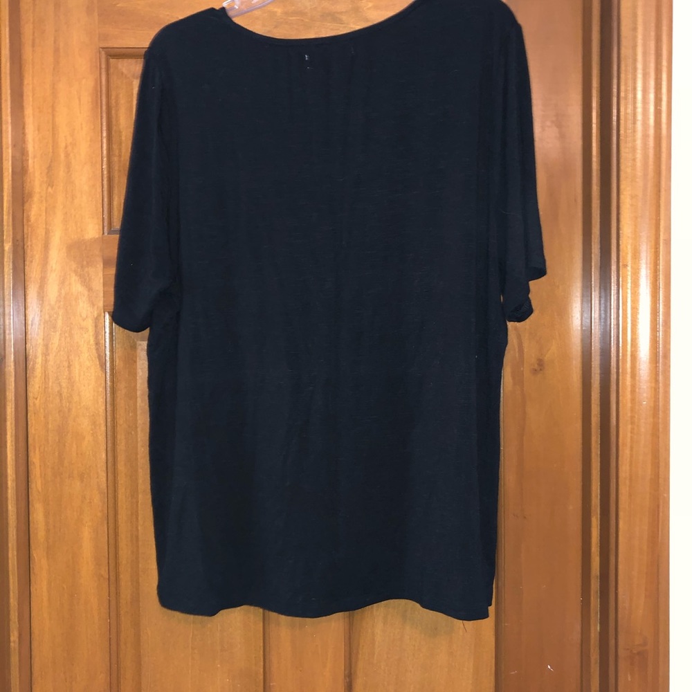 Black V-Neck - Picture 4 of 4